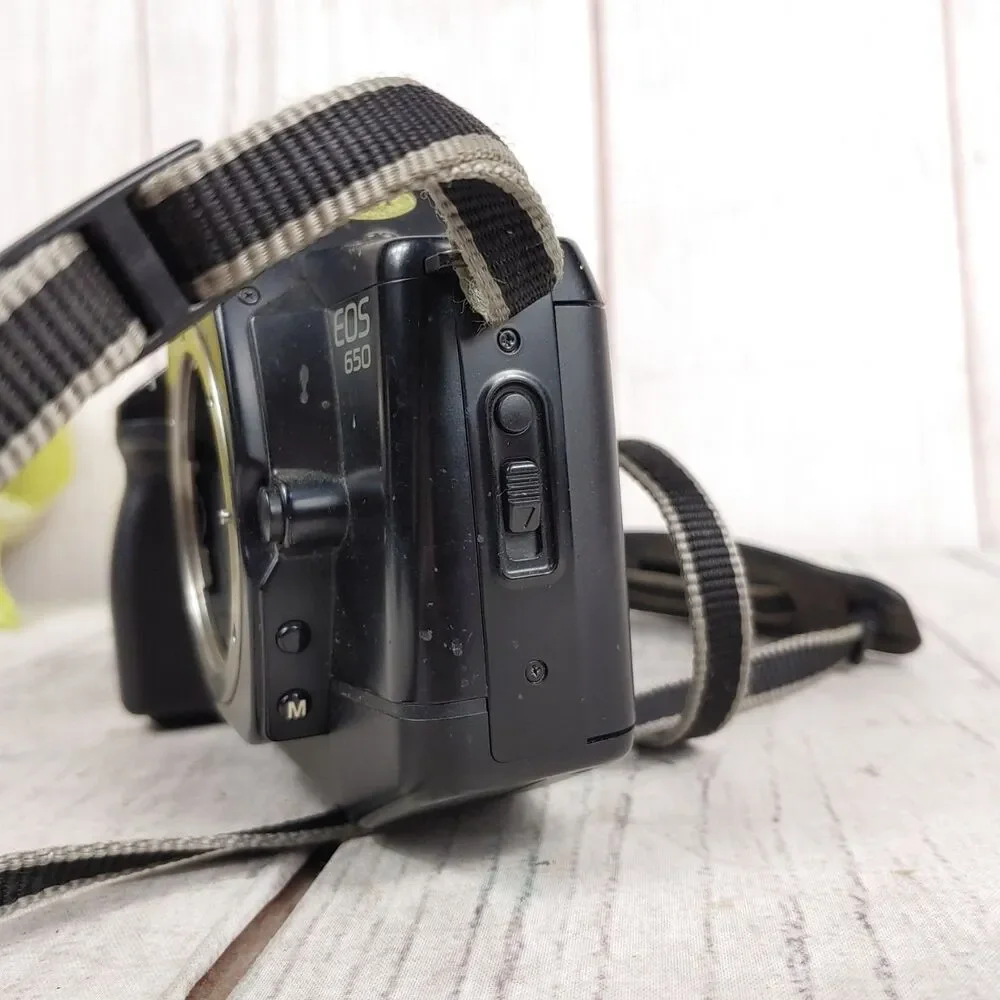 FOR PARTS REPAIR - Canon EOS 650 35mm Film Camera SLR - Body Only - UNTESTED